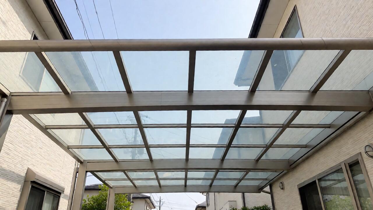 Detail kaca laminated 6+6mm dengan PVB interlayer untuk carport