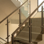 Panduan Railing Besi, Stainless, dan Kaca untuk Rumah dan Bangunan Komersial
