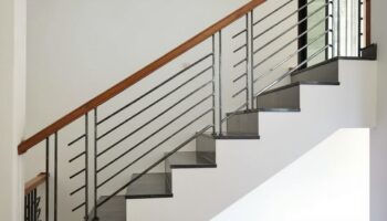 railing-tangga-besi-panduan-jenis-material